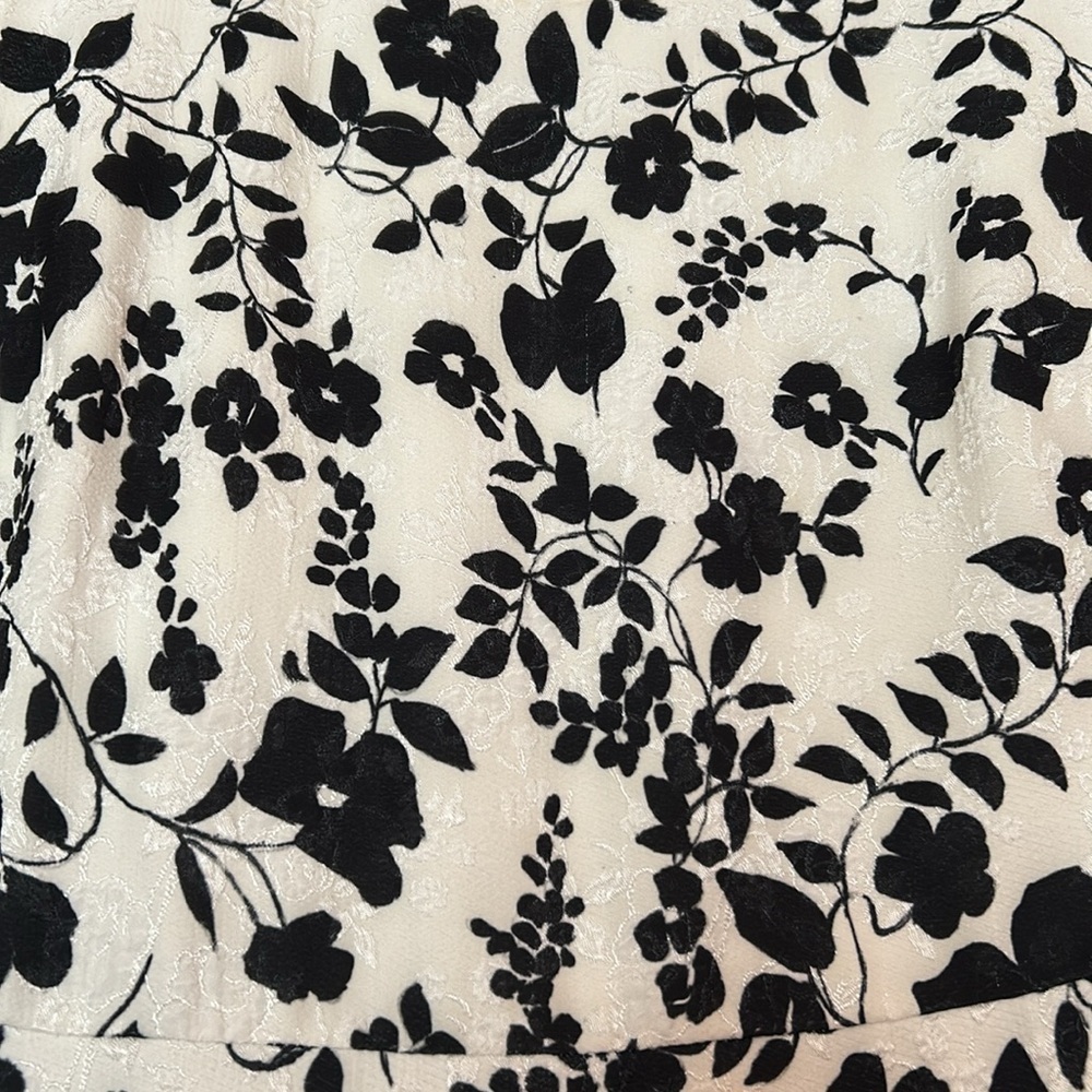EUC Karl Lagerfeld Black and White Sleeveless Floral Dress - Picture 2 of 4